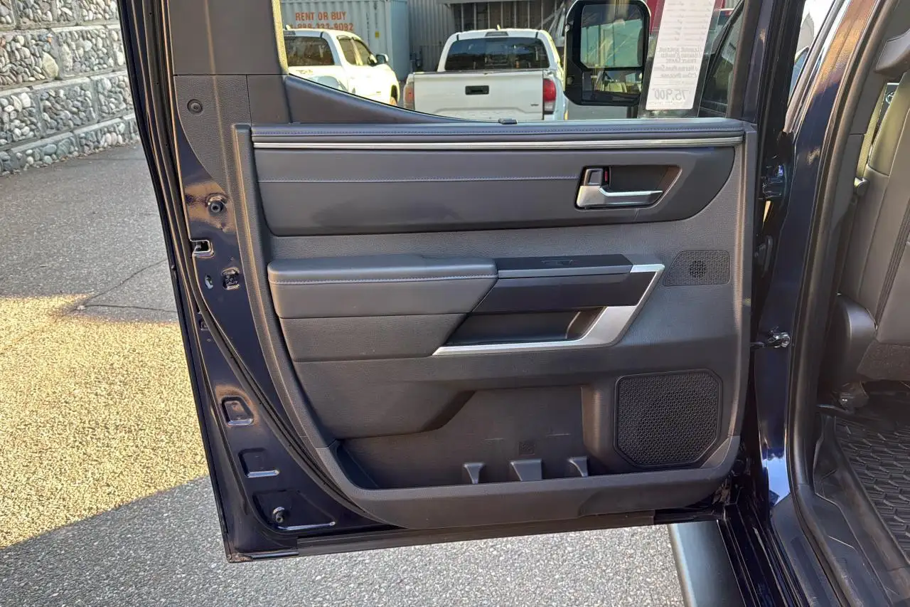 Toyota Tundra снимка Toyota Tundra