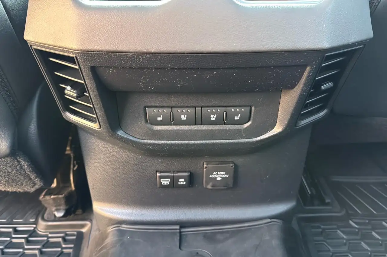 Toyota Tundra снимка Toyota Tundra