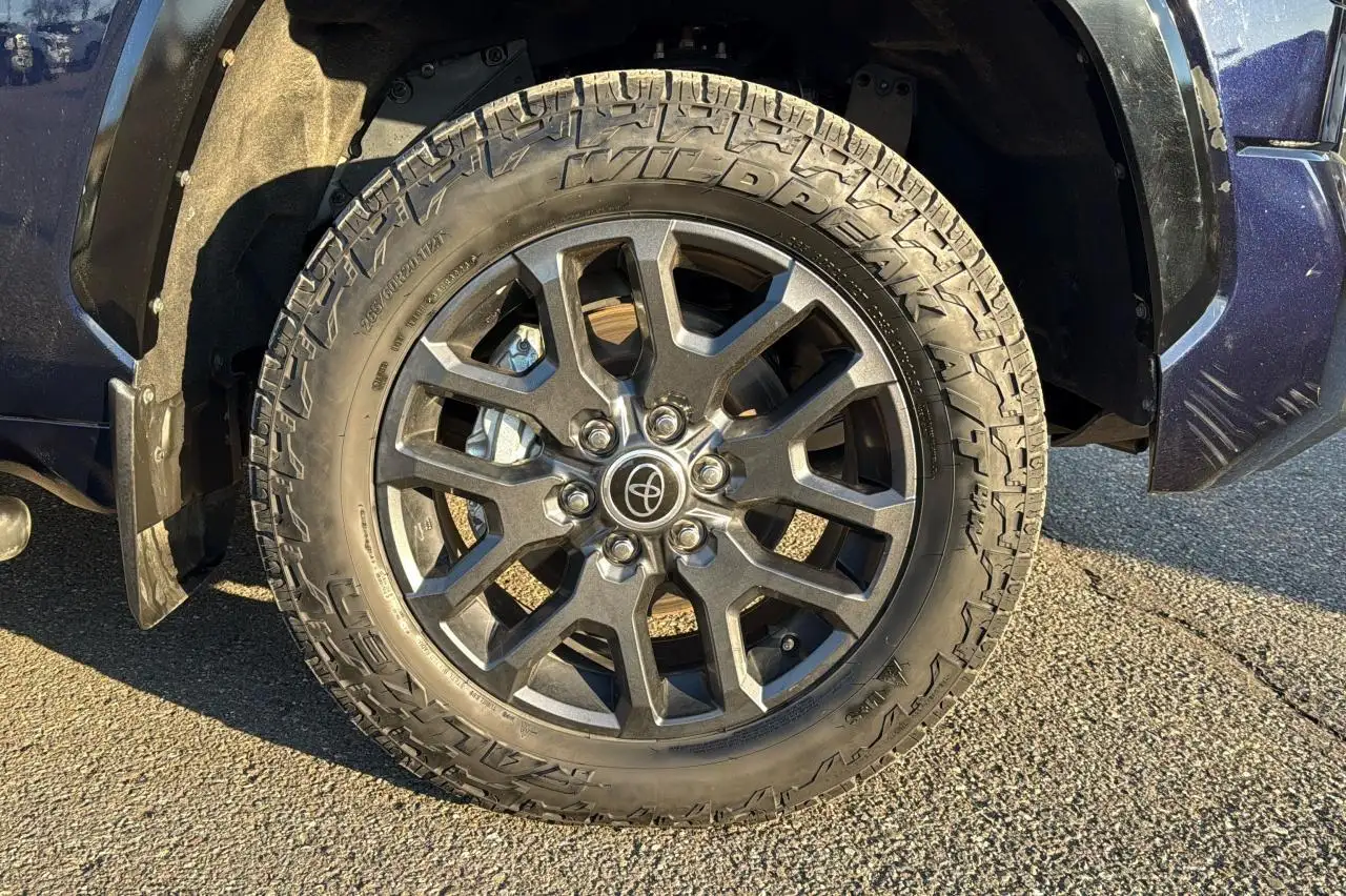 Toyota Tundra снимка Toyota Tundra