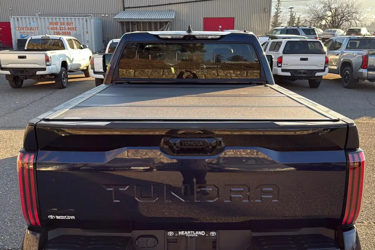 Toyota Tundra снимка Toyota Tundra