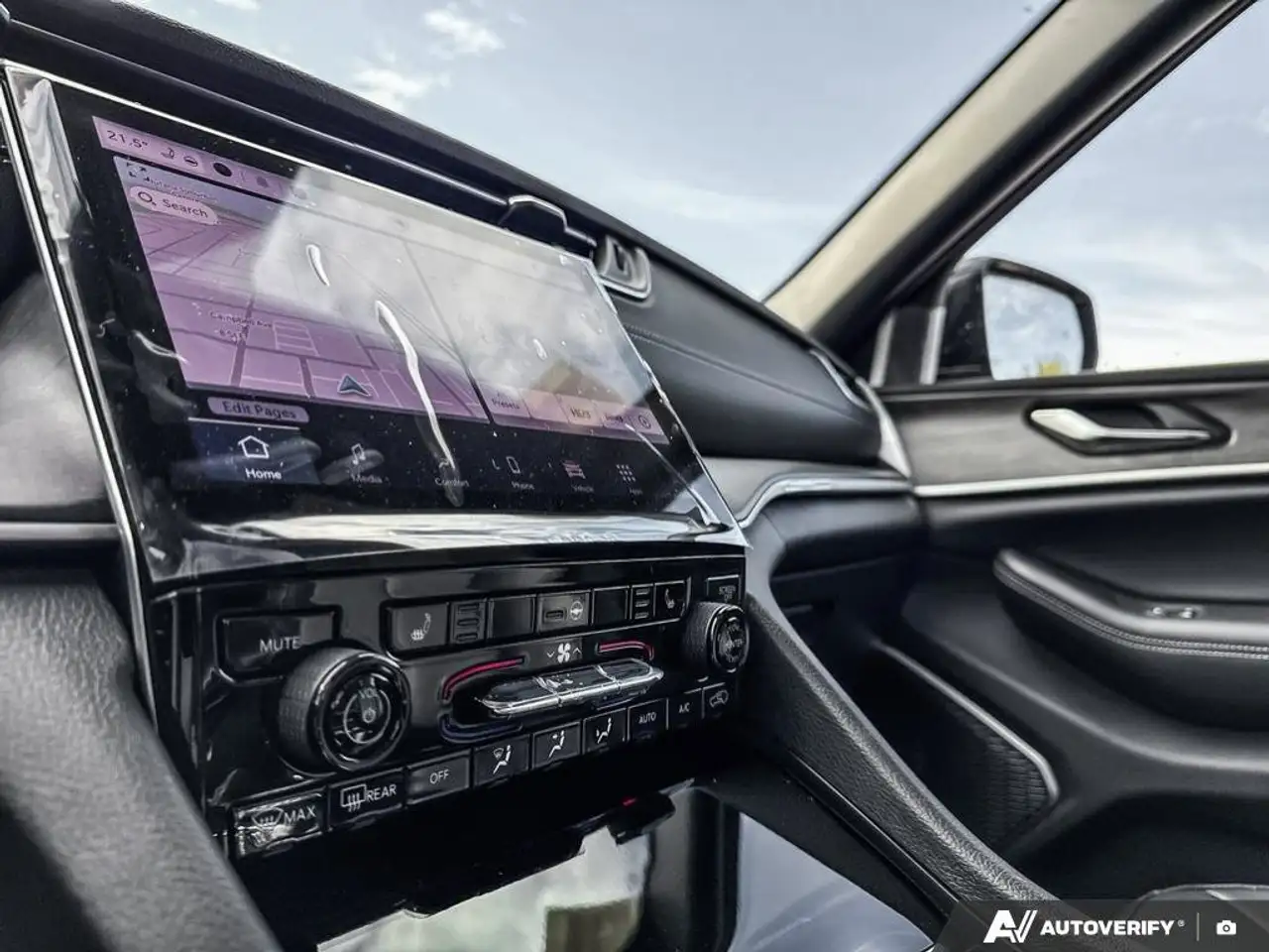 Jeep Grand Cherokee photo Jeep Grand Cherokee