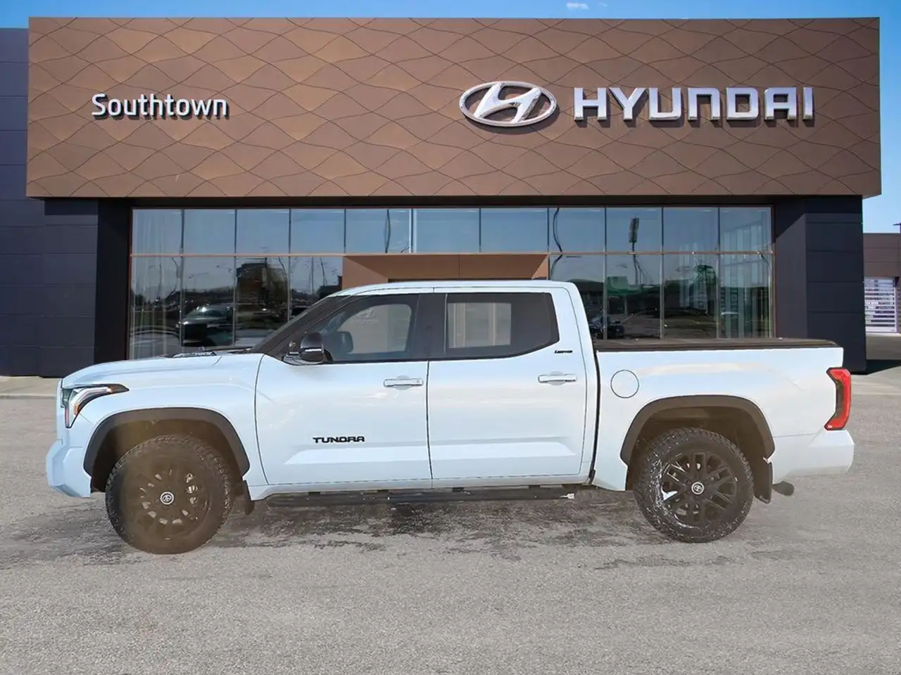 Toyota Tundra снимка Toyota Tundra