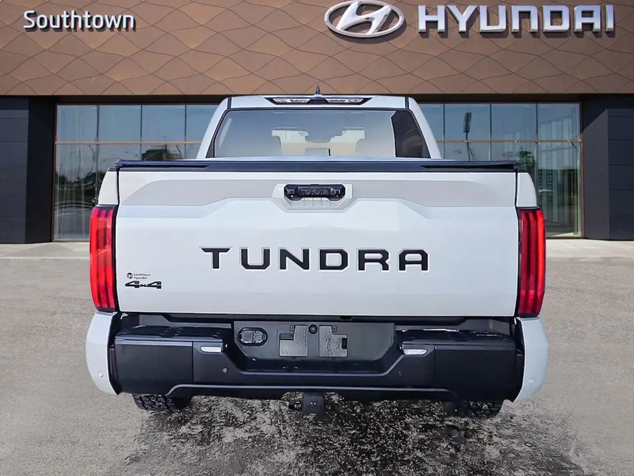 Toyota Tundra снимка Toyota Tundra