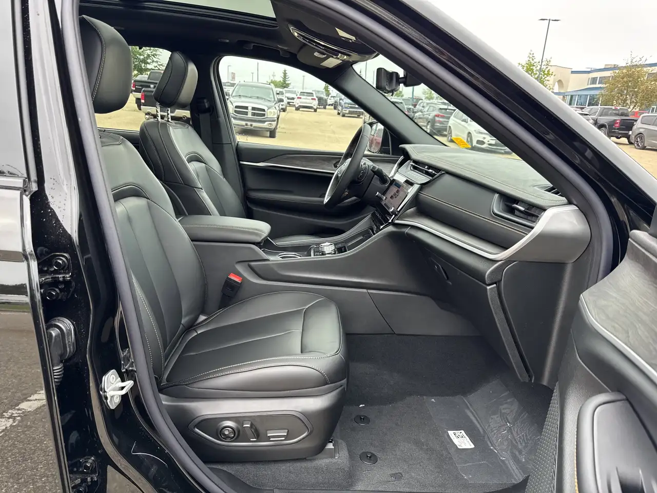 Jeep Grand Cherokee снимка Jeep Grand Cherokee