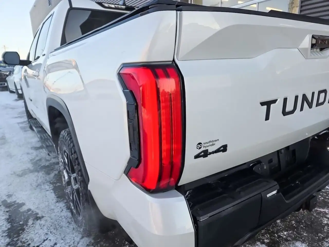 Toyota Tundra снимка Toyota Tundra