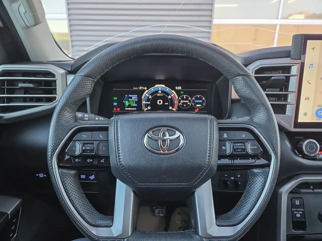 Toyota Tundra снимка Toyota Tundra