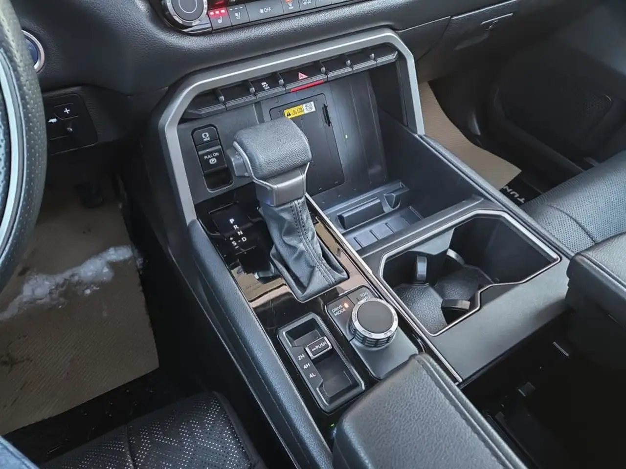 Toyota Tundra снимка Toyota Tundra