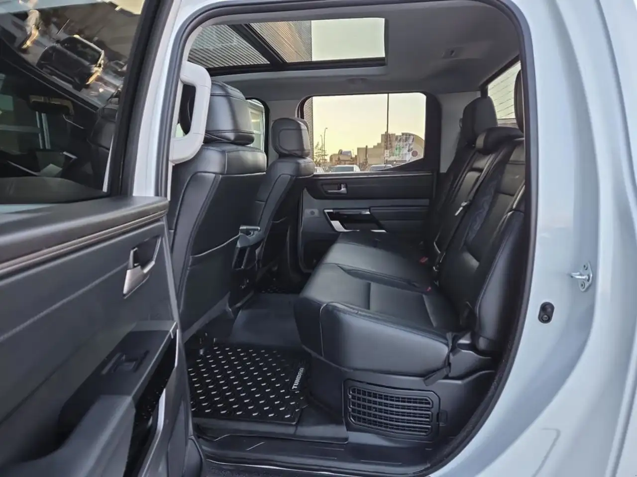 Toyota Tundra снимка Toyota Tundra