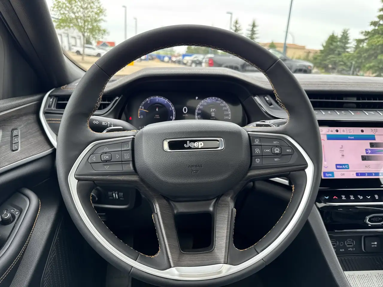Jeep Grand Cherokee снимка Jeep Grand Cherokee