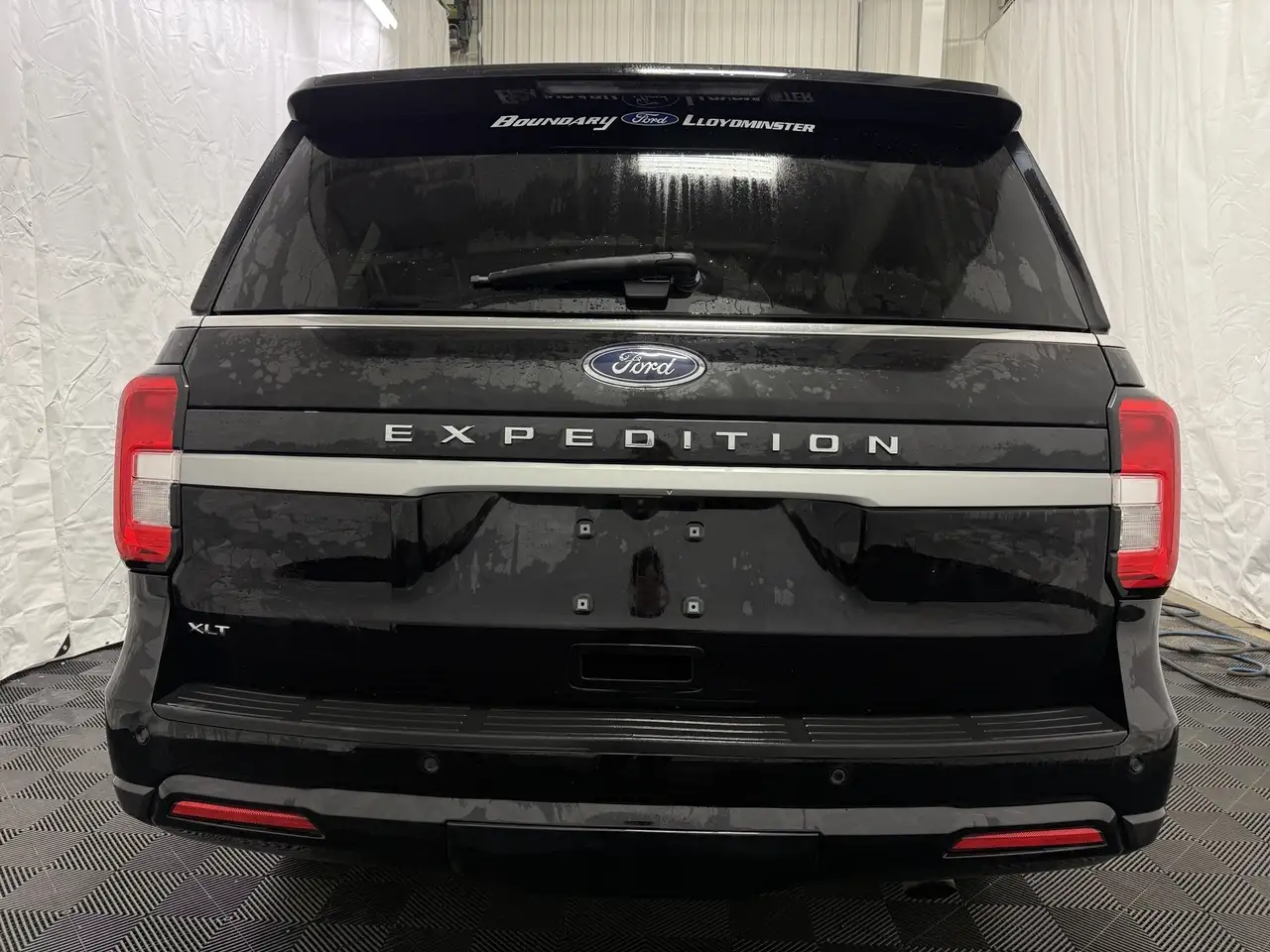 Ford Expedition снимка Ford Expedition