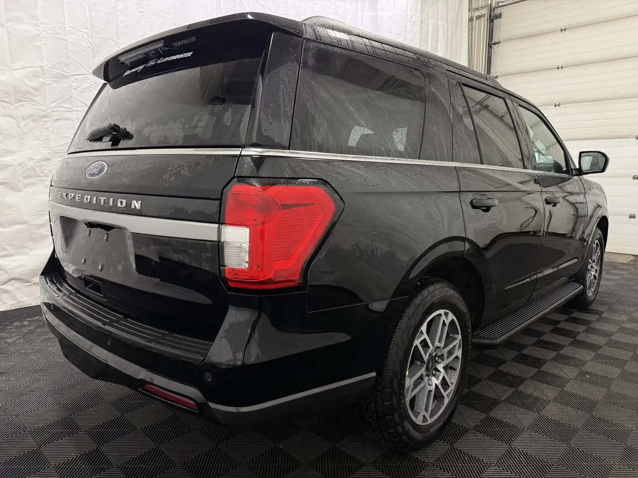 Ford Expedition снимка Ford Expedition