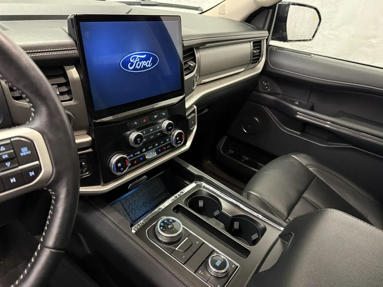 Ford Expedition снимка Ford Expedition