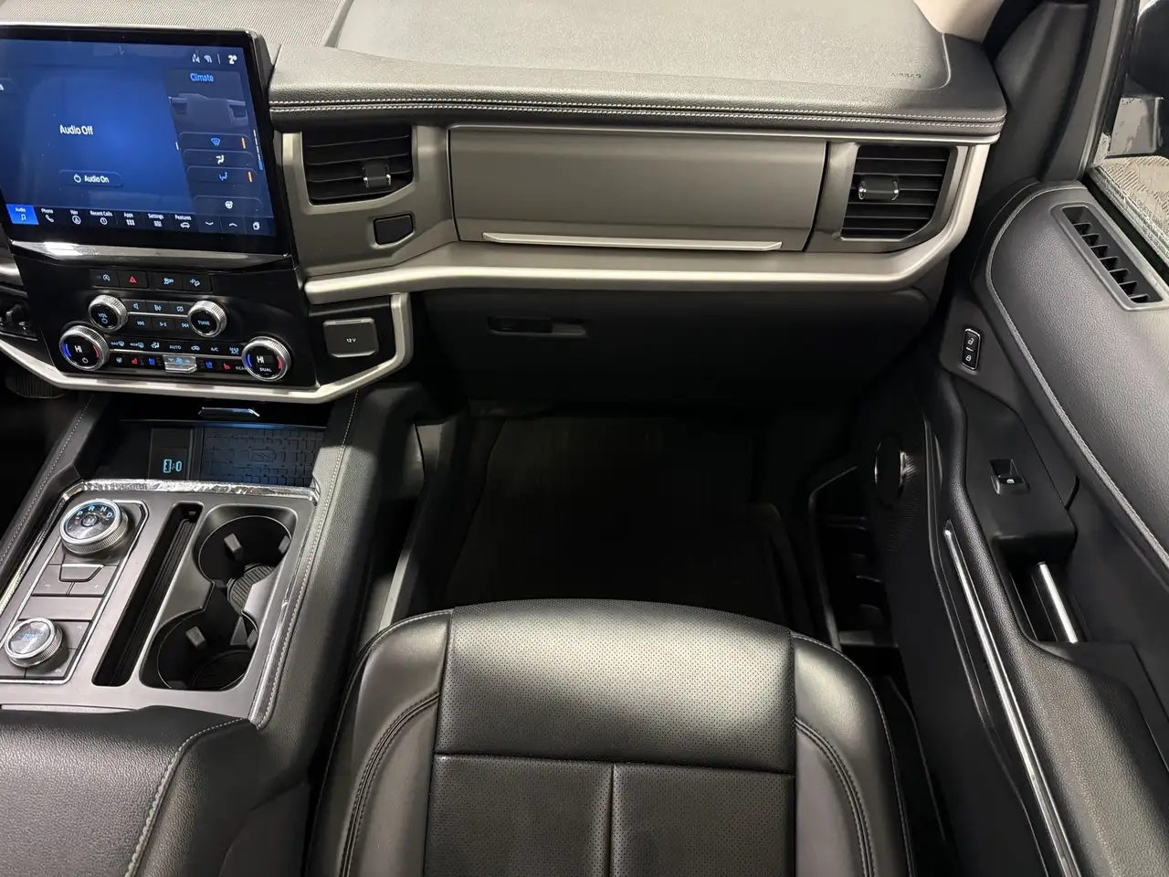 Ford Expedition снимка Ford Expedition
