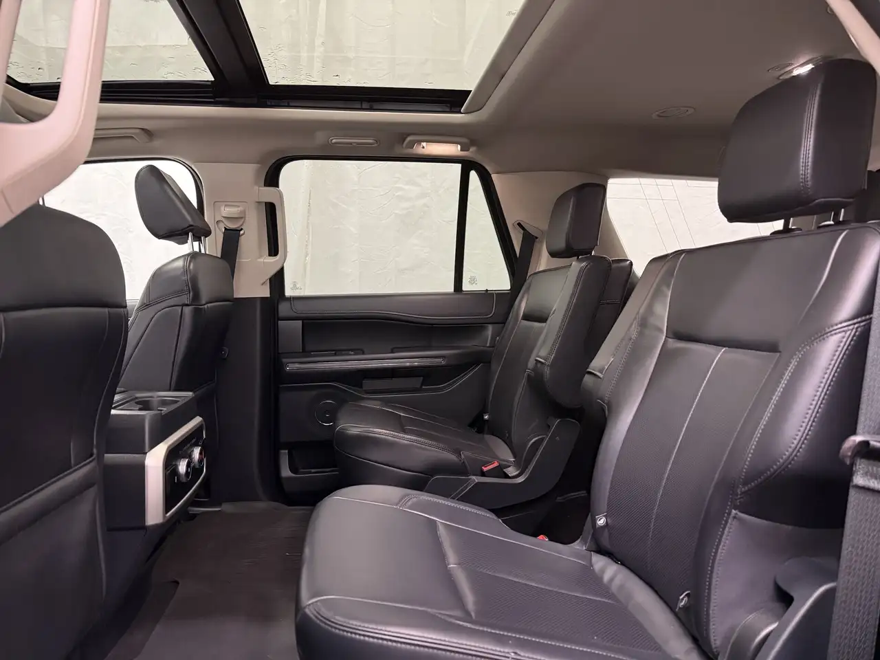 Ford Expedition снимка Ford Expedition