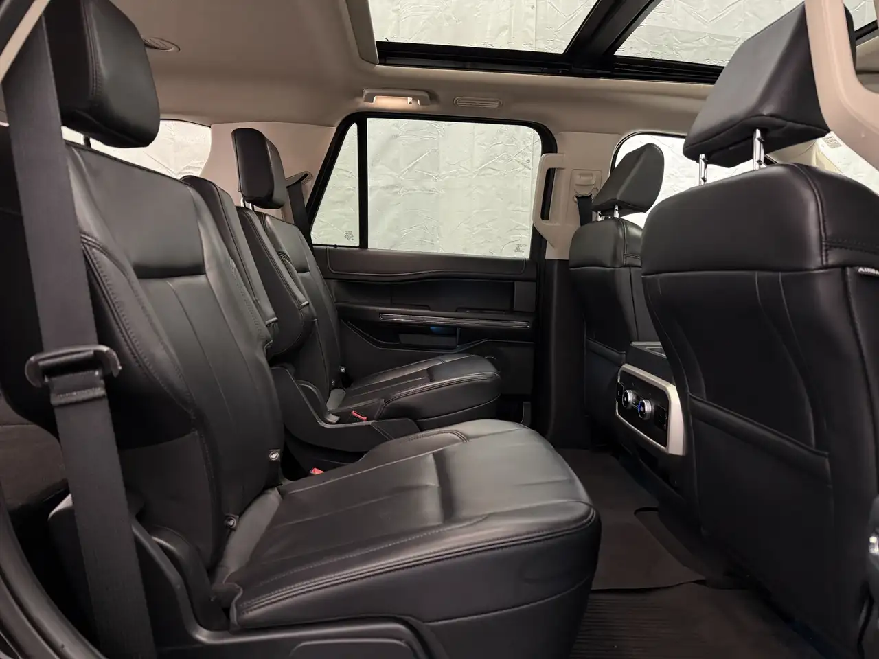 Ford Expedition снимка Ford Expedition
