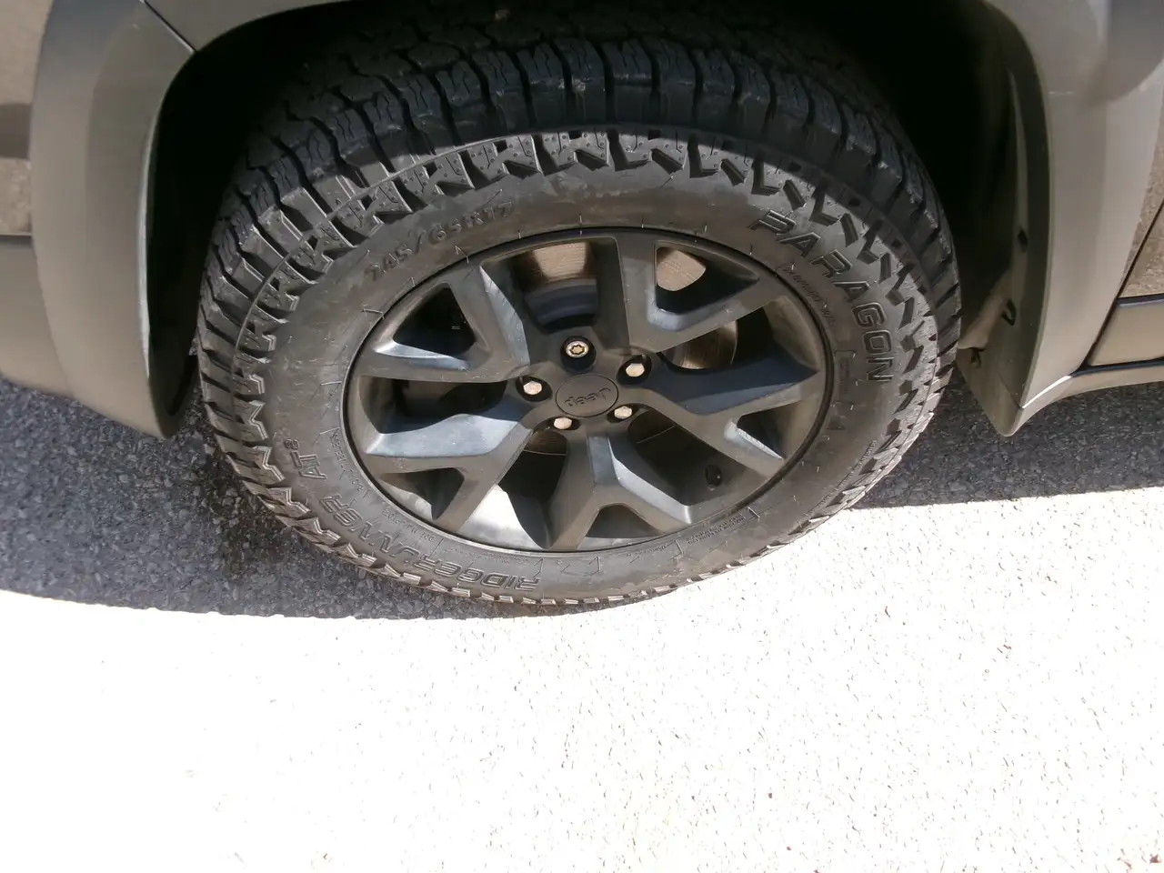 Jeep Cherokee снимка Jeep Cherokee