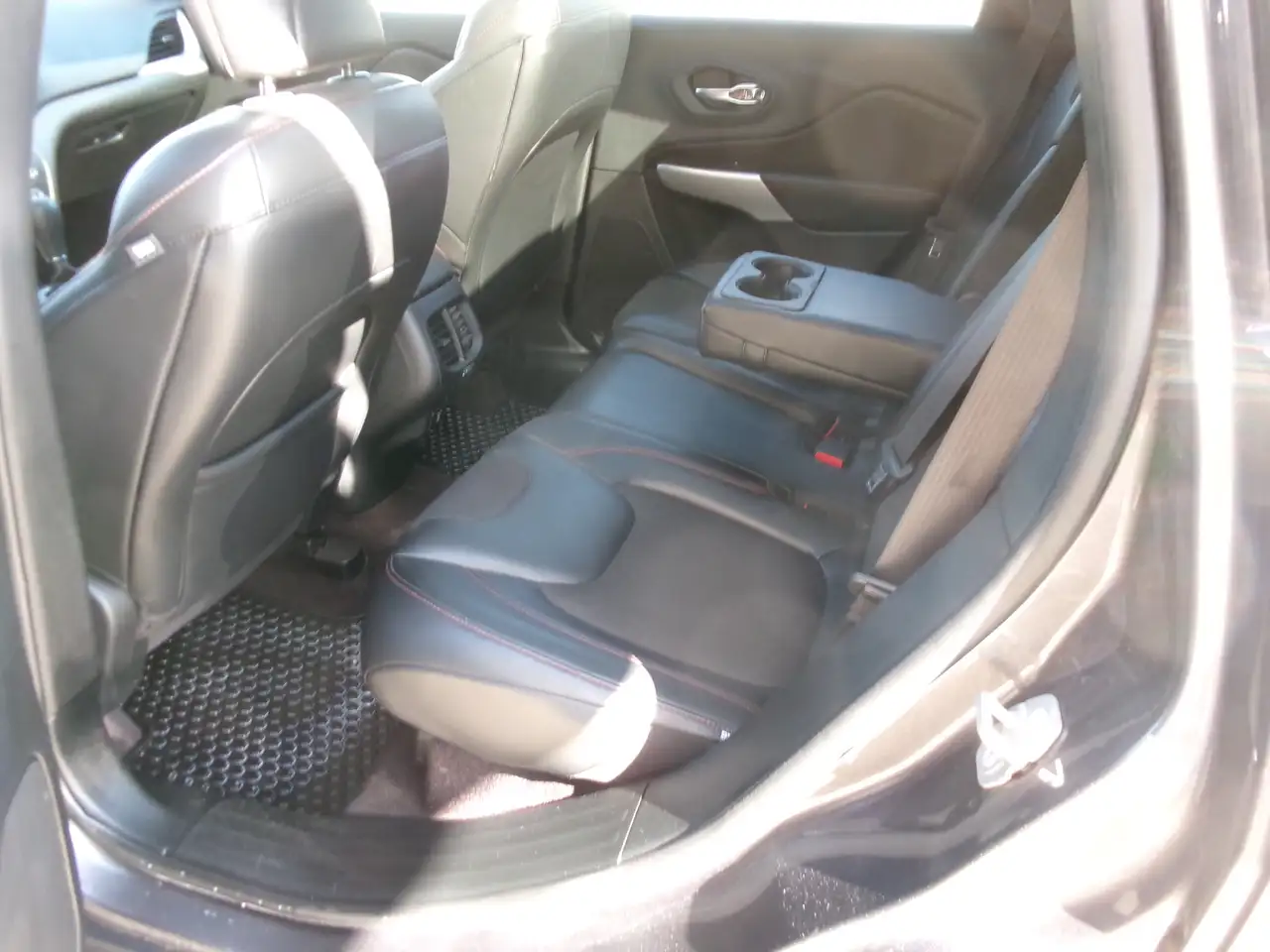 Jeep Cherokee снимка Jeep Cherokee