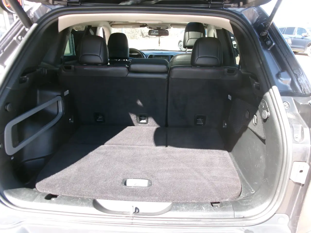 Jeep Cherokee снимка Jeep Cherokee