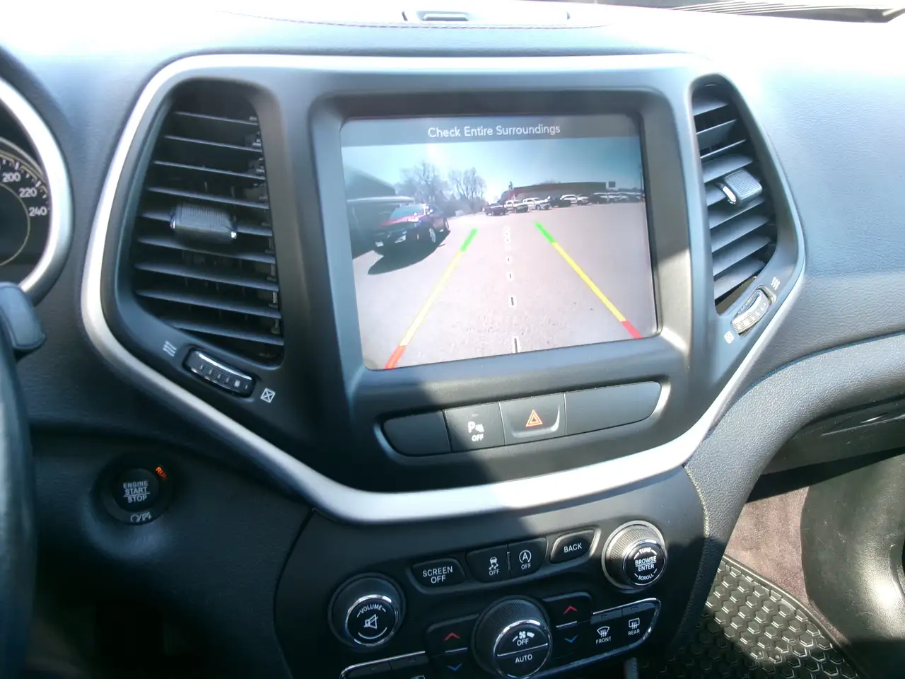 Jeep Cherokee снимка Jeep Cherokee