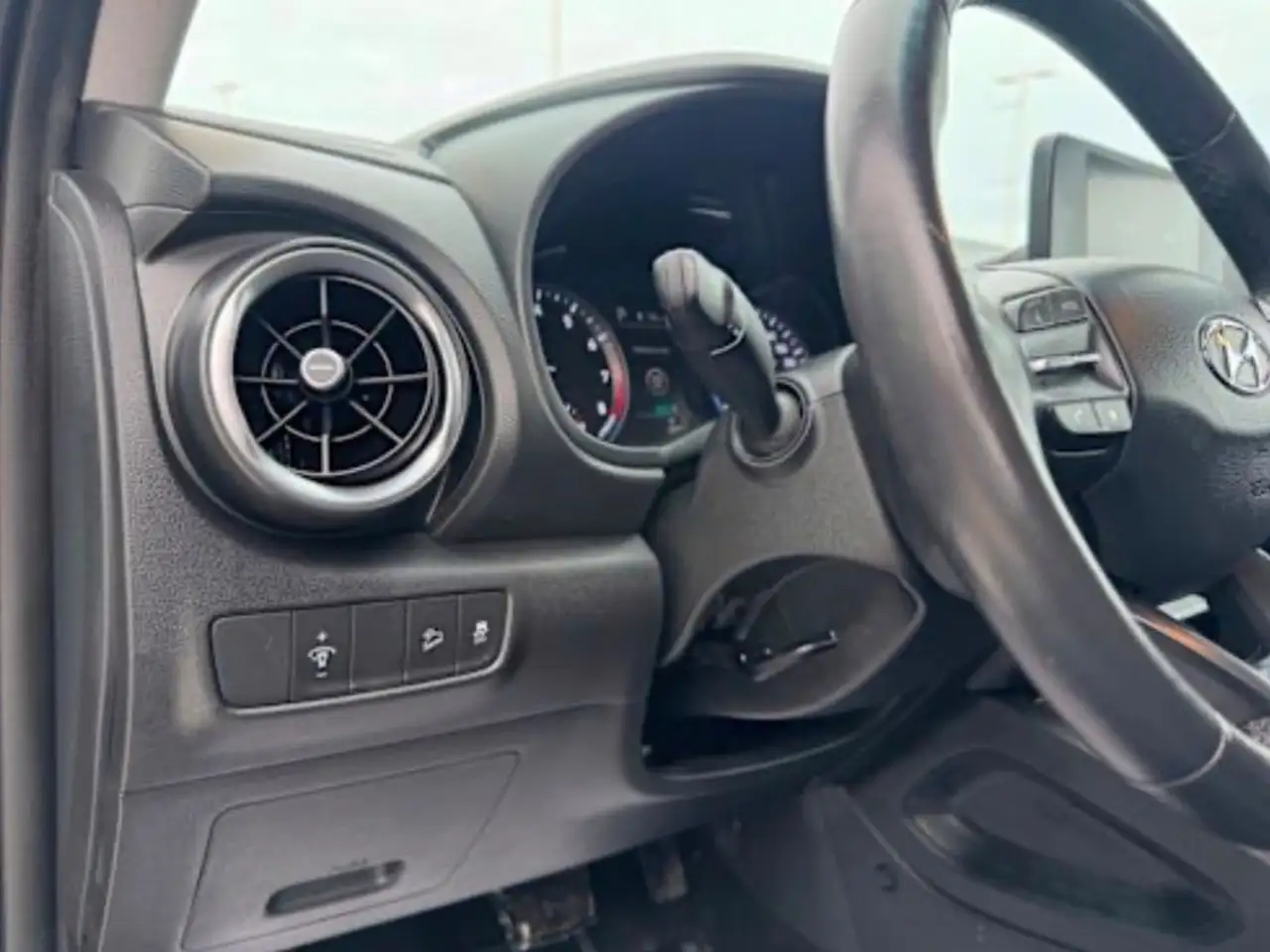 Hyundai KONA снимка Hyundai KONA