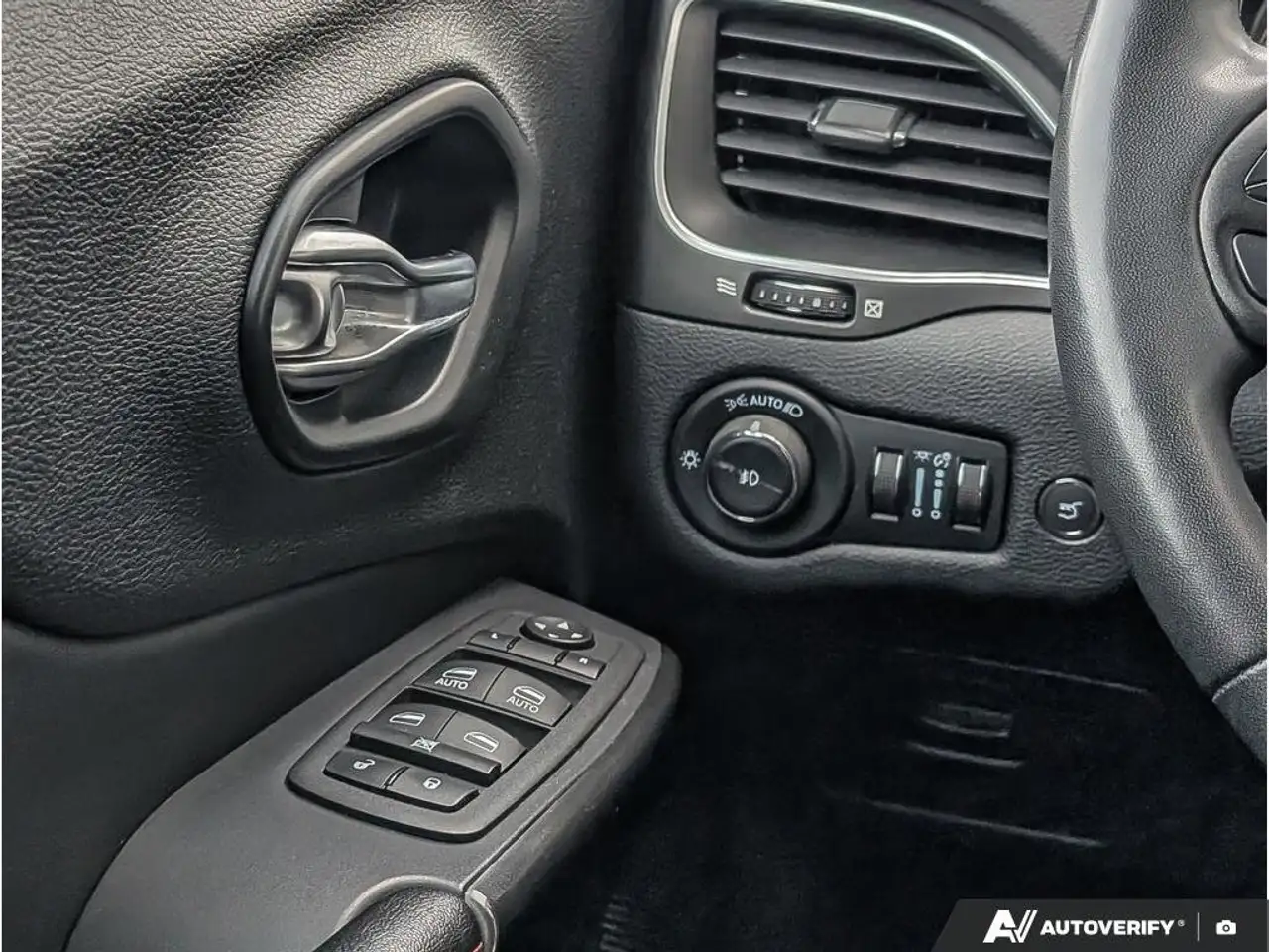Jeep Cherokee снимка Jeep Cherokee