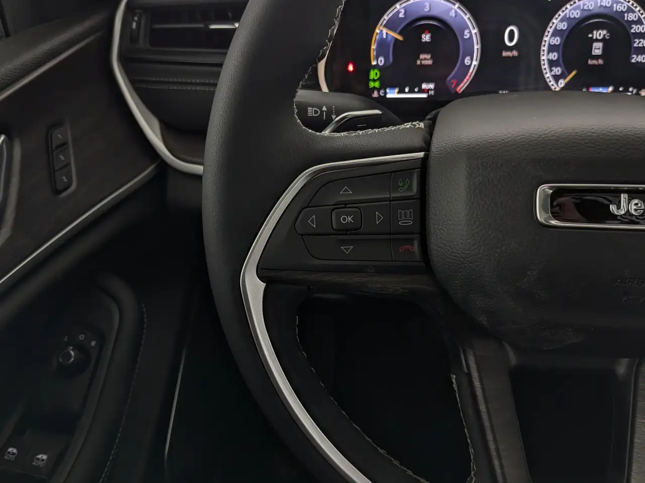 Jeep Grand Cherokee снимка Jeep Grand Cherokee