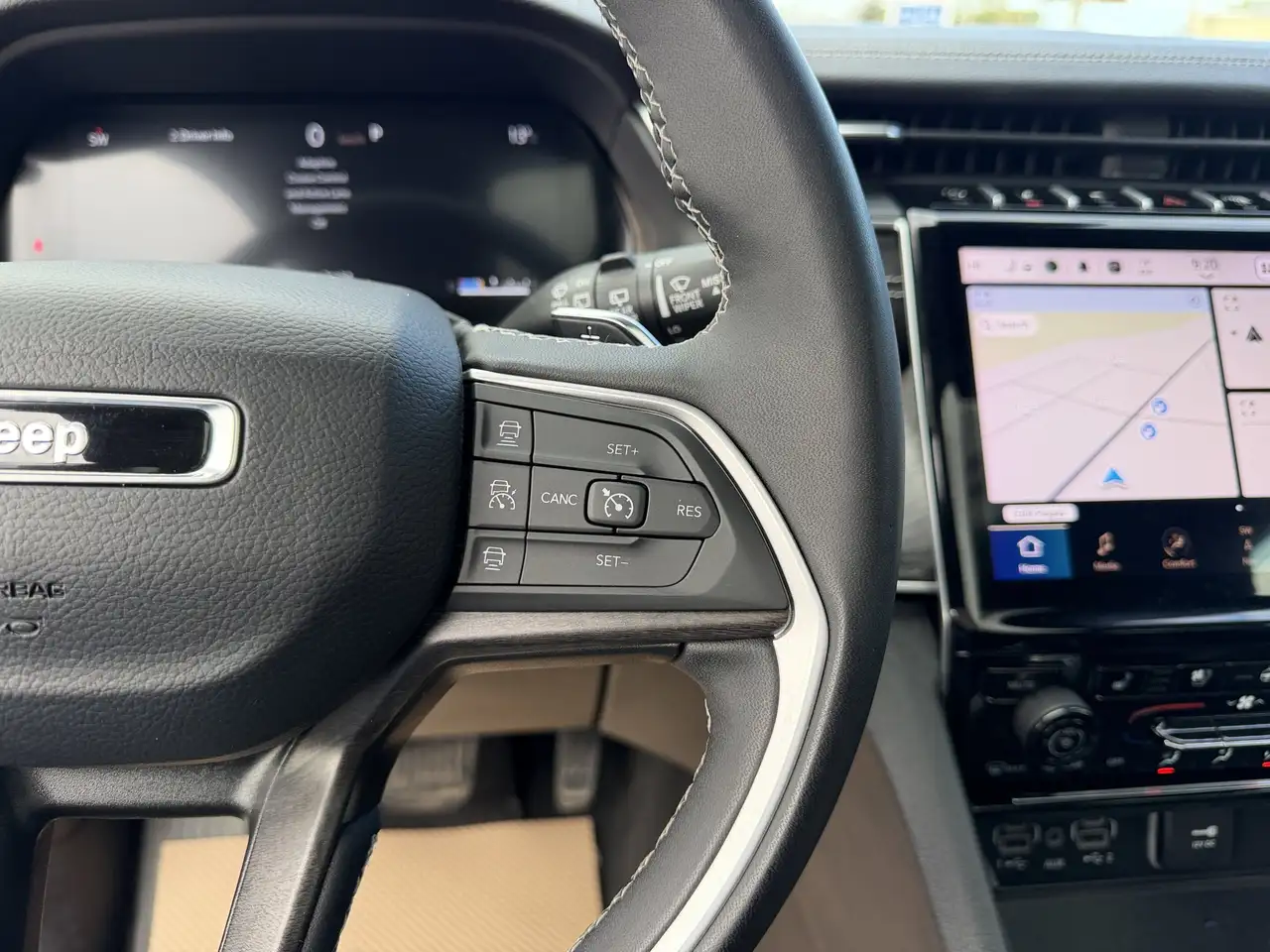 Jeep Grand Cherokee снимка Jeep Grand Cherokee
