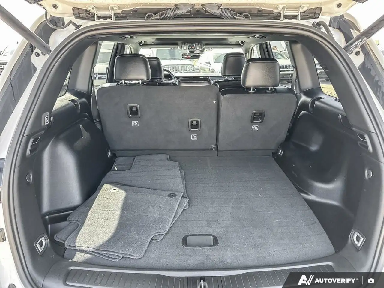 Jeep Grand Cherokee photo Jeep Grand Cherokee