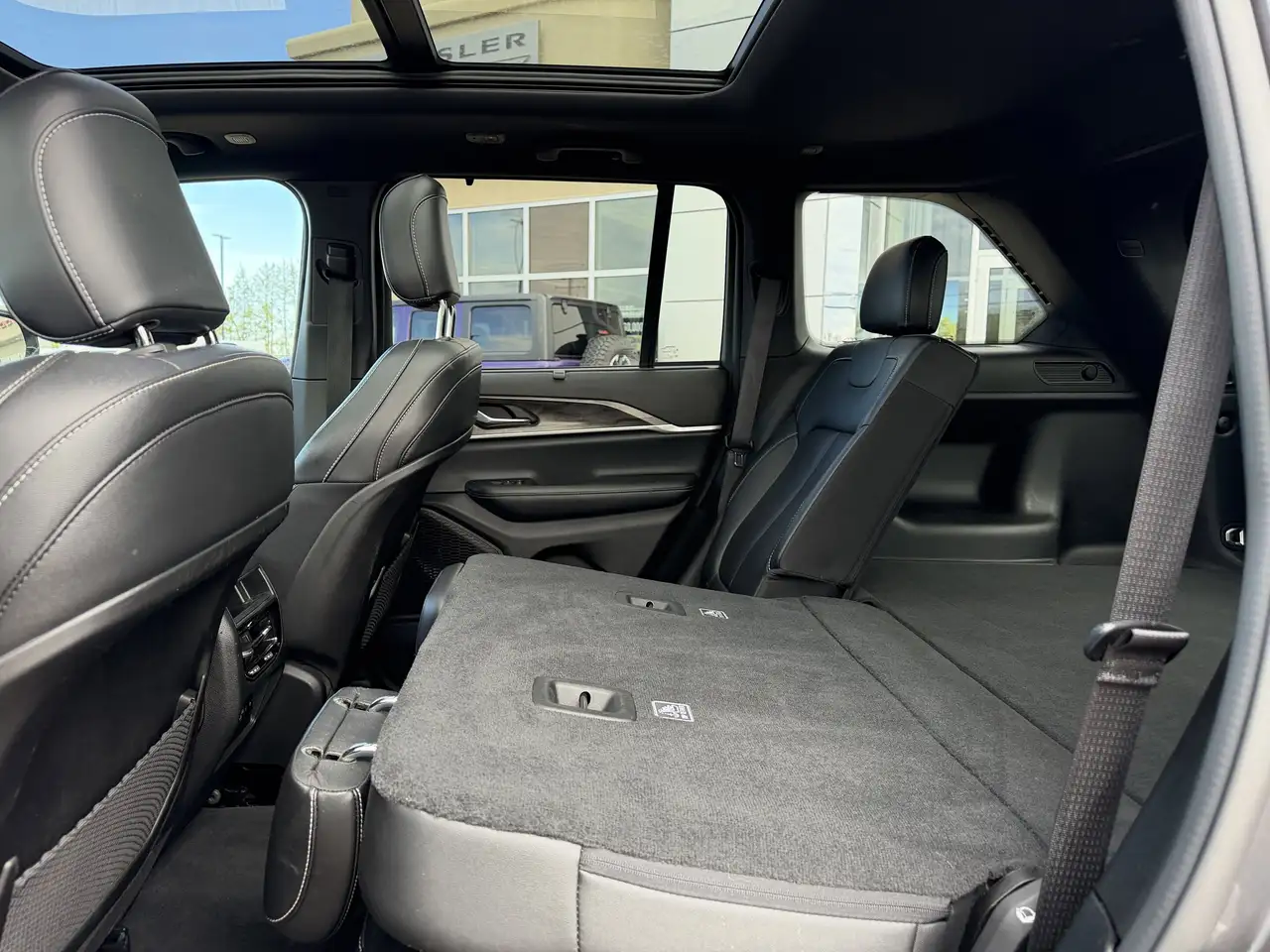 Jeep Grand Cherokee снимка Jeep Grand Cherokee