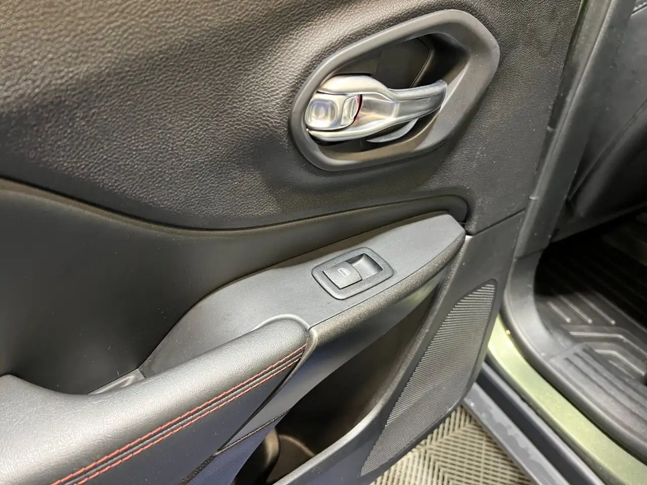 Jeep Cherokee photo Jeep Cherokee