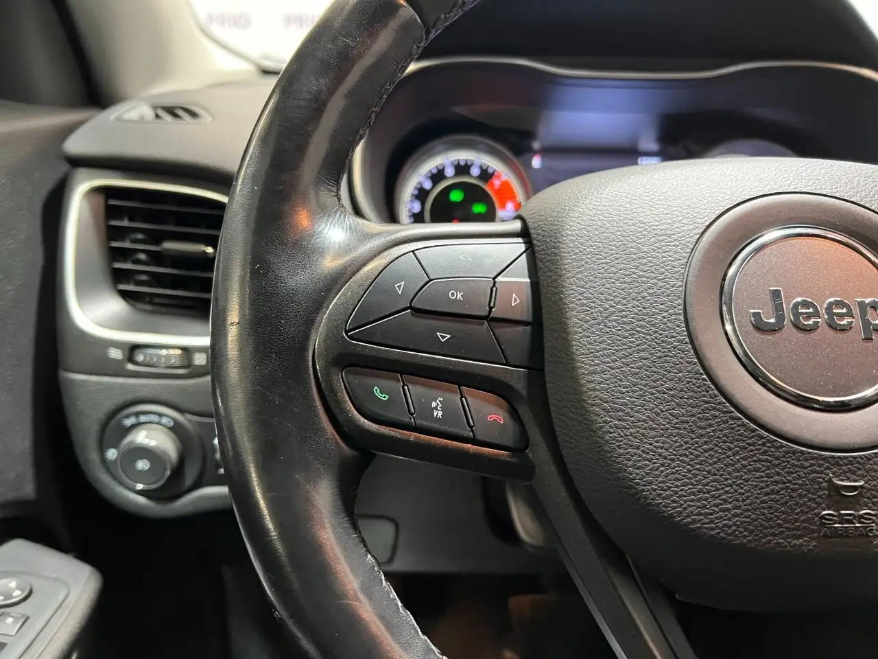 Jeep Cherokee photo Jeep Cherokee