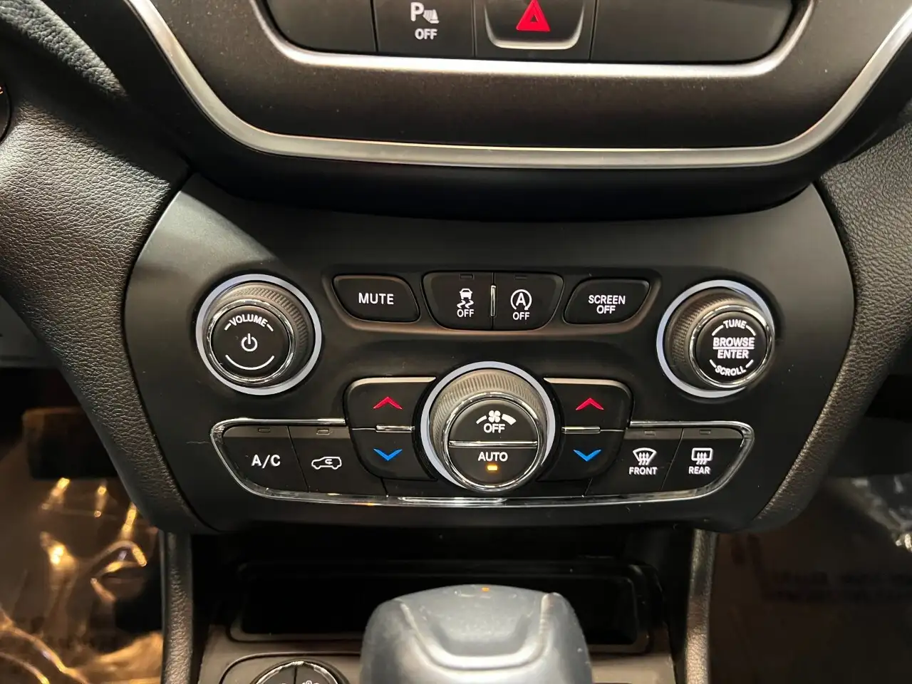 Jeep Cherokee photo Jeep Cherokee