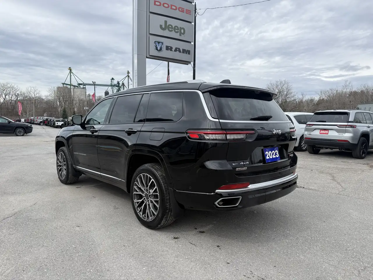 Jeep Grand Cherokee снимка Jeep Grand Cherokee