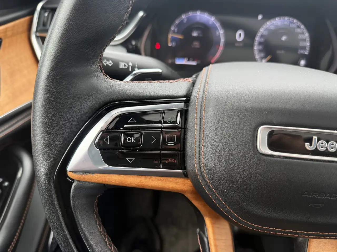 Jeep Grand Cherokee снимка Jeep Grand Cherokee