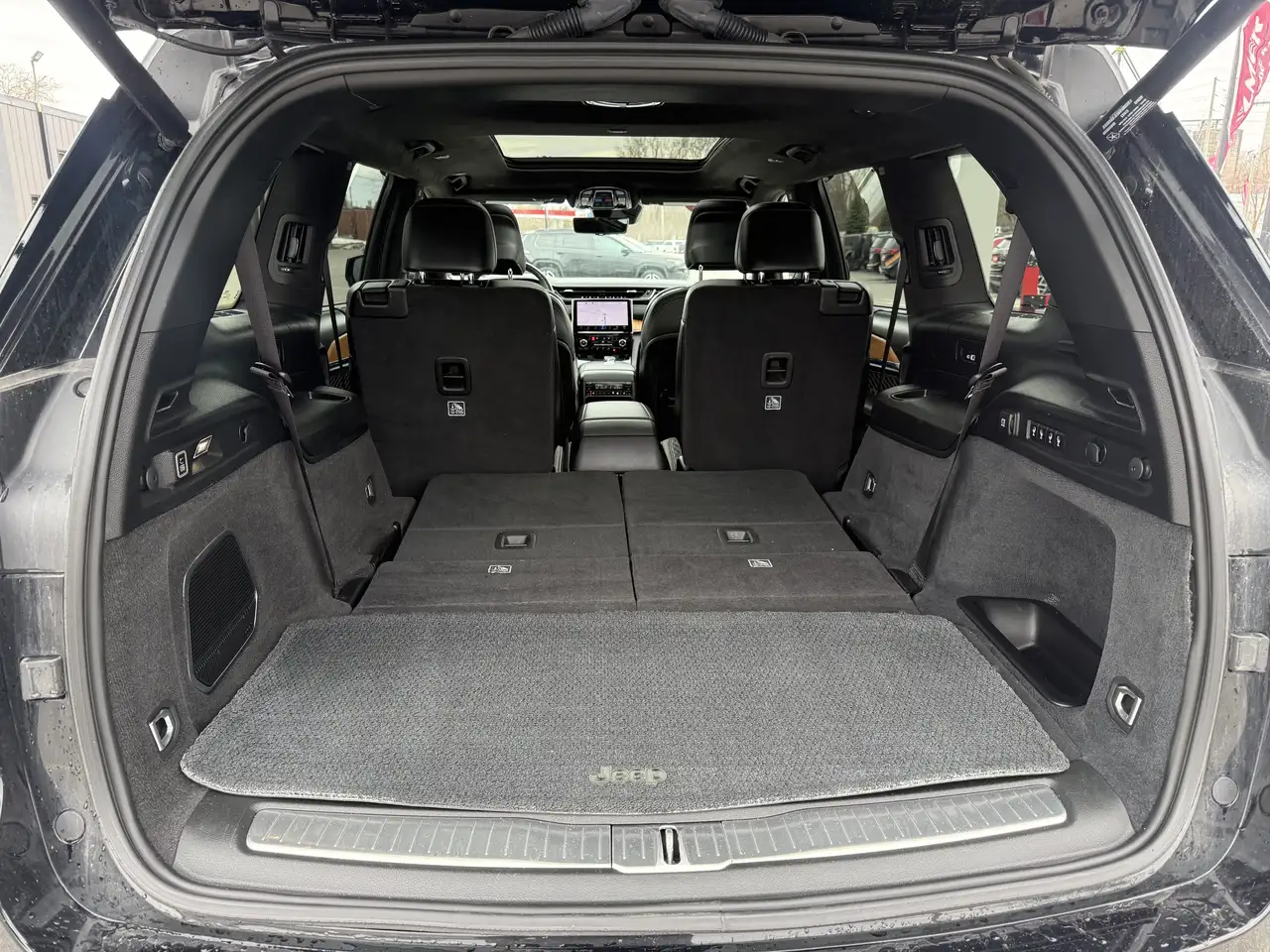 Jeep Grand Cherokee снимка Jeep Grand Cherokee