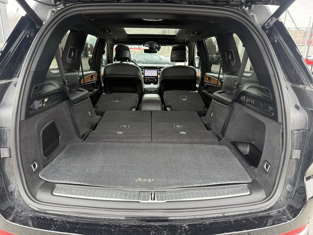 Jeep Grand Cherokee снимка Jeep Grand Cherokee