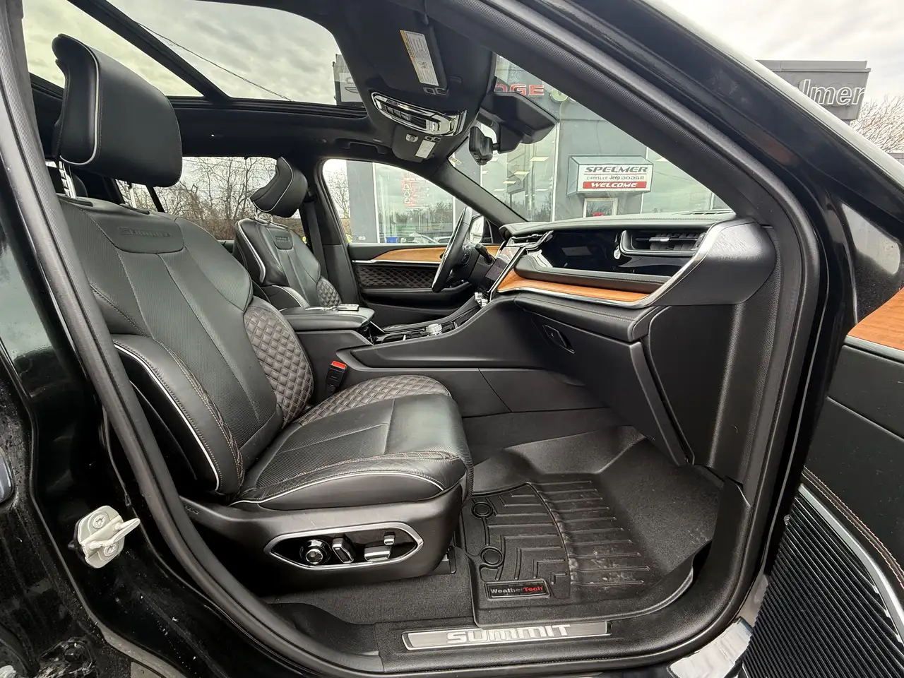 Jeep Grand Cherokee снимка Jeep Grand Cherokee