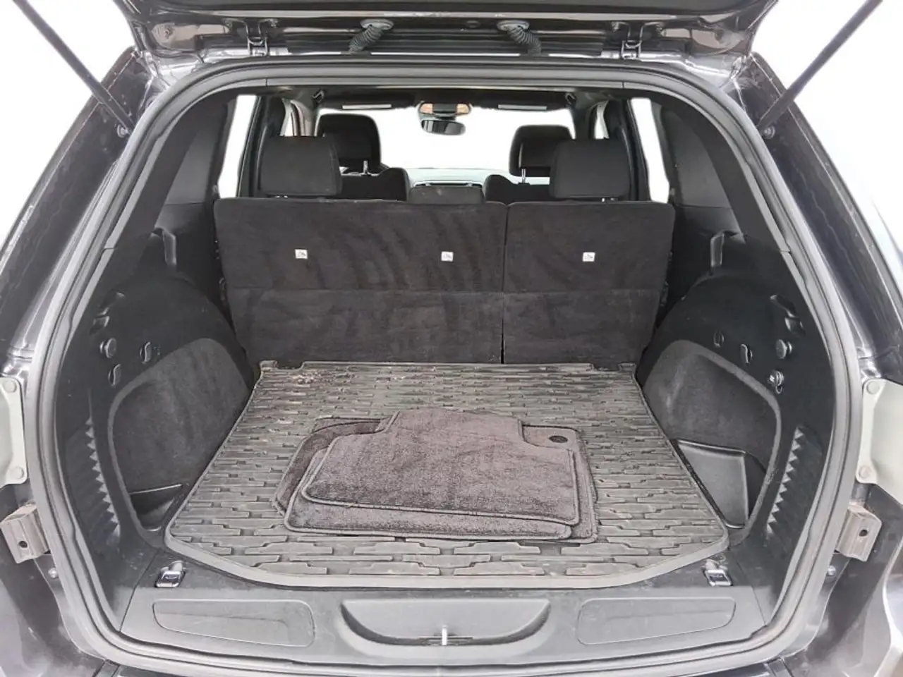 Jeep Grand Cherokee photo Jeep Grand Cherokee