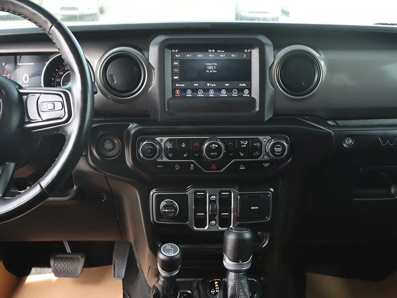 Jeep Wrangler photo Jeep Wrangler