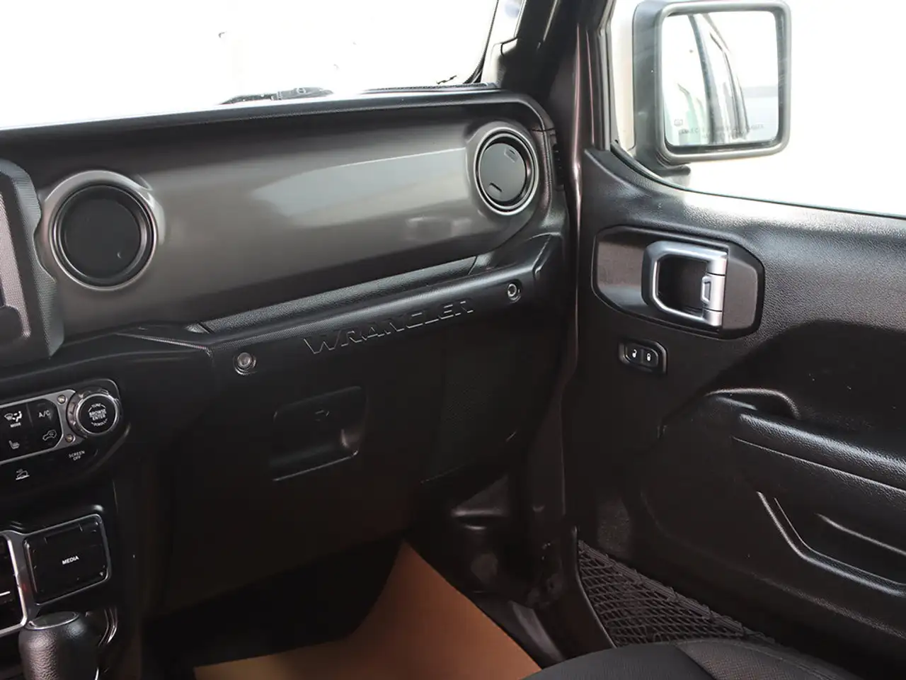 Jeep Wrangler photo Jeep Wrangler