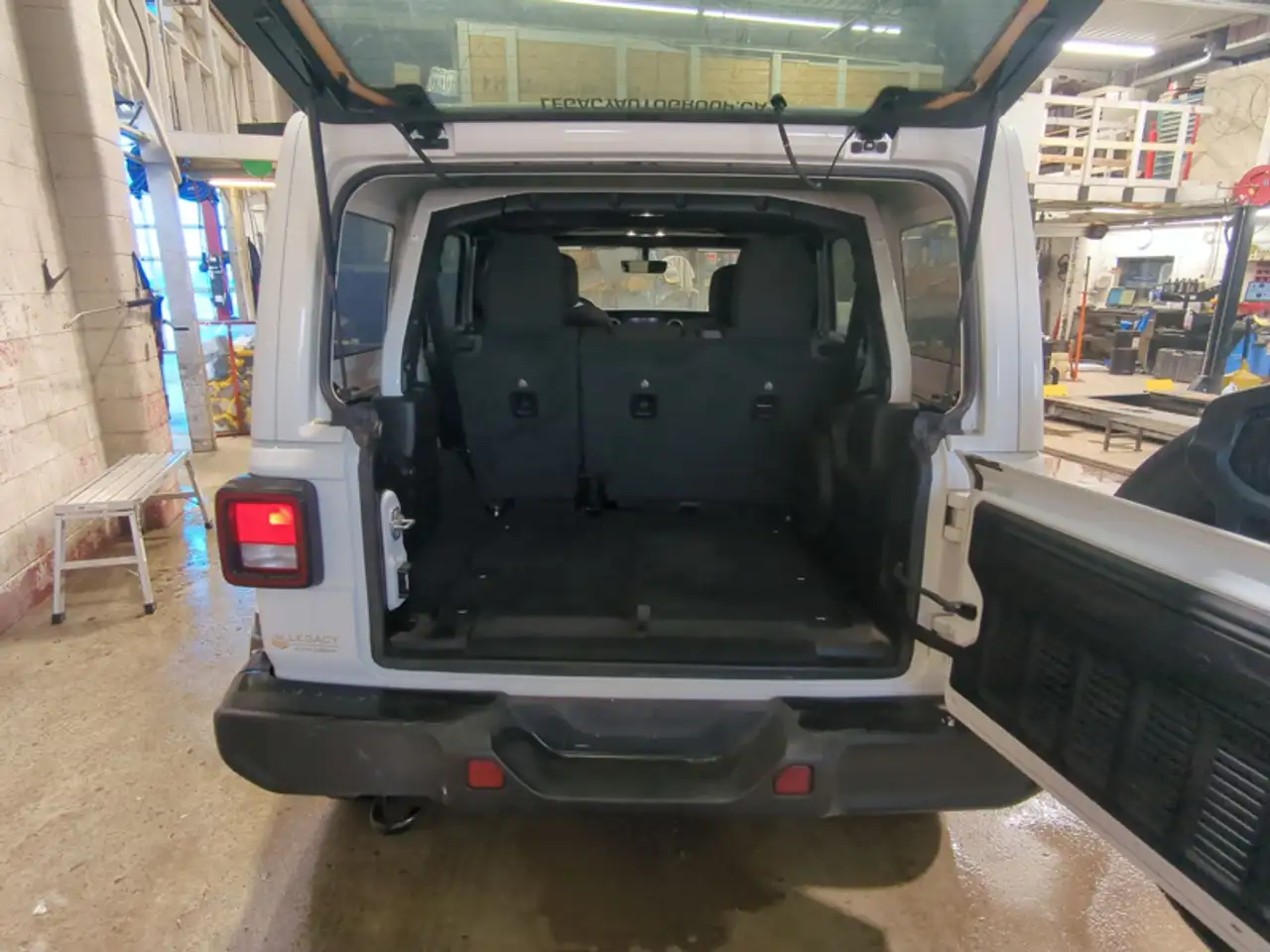 Jeep Wrangler снимка Jeep Wrangler