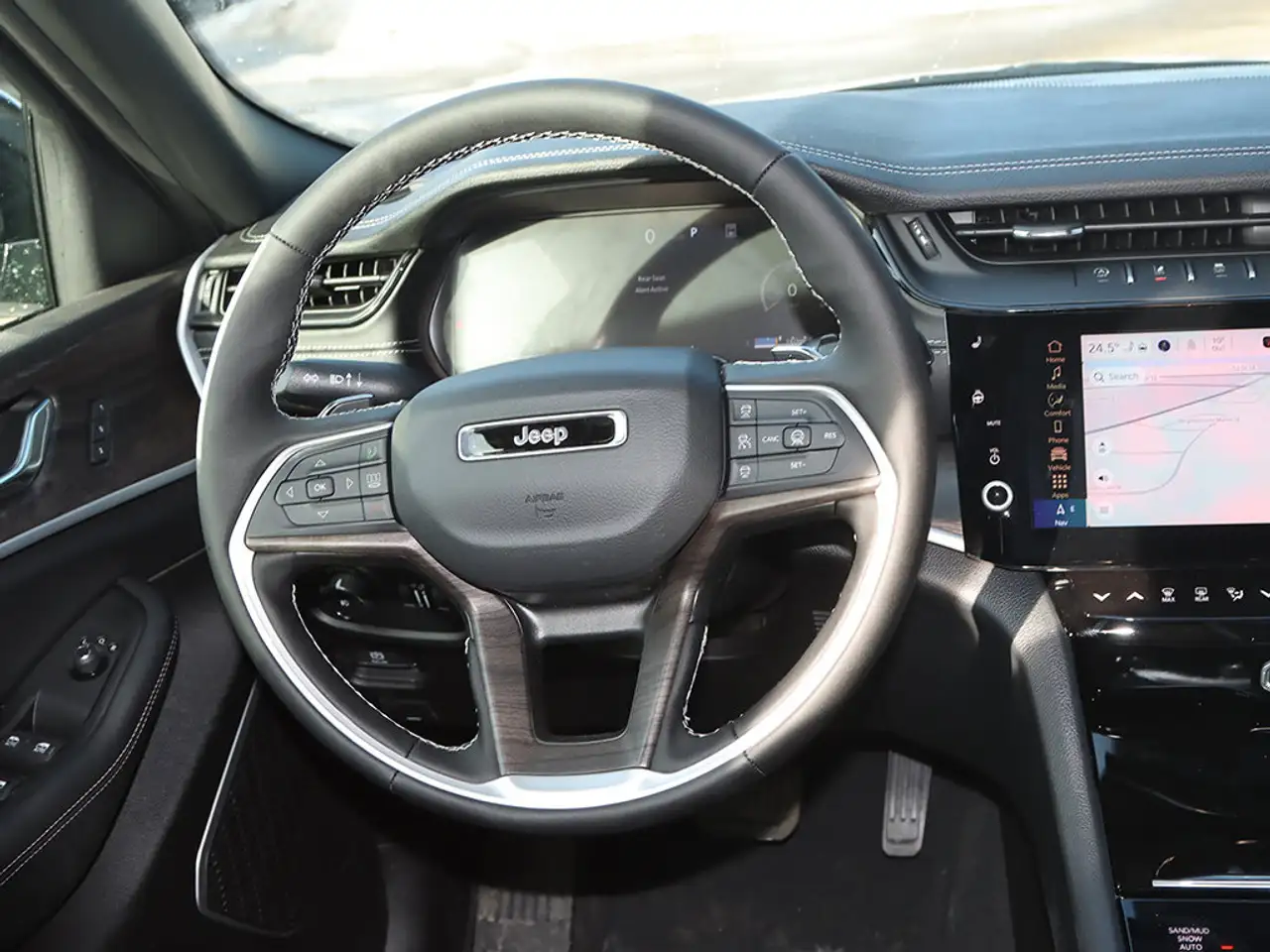 Jeep Grand Cherokee снимка Jeep Grand Cherokee
