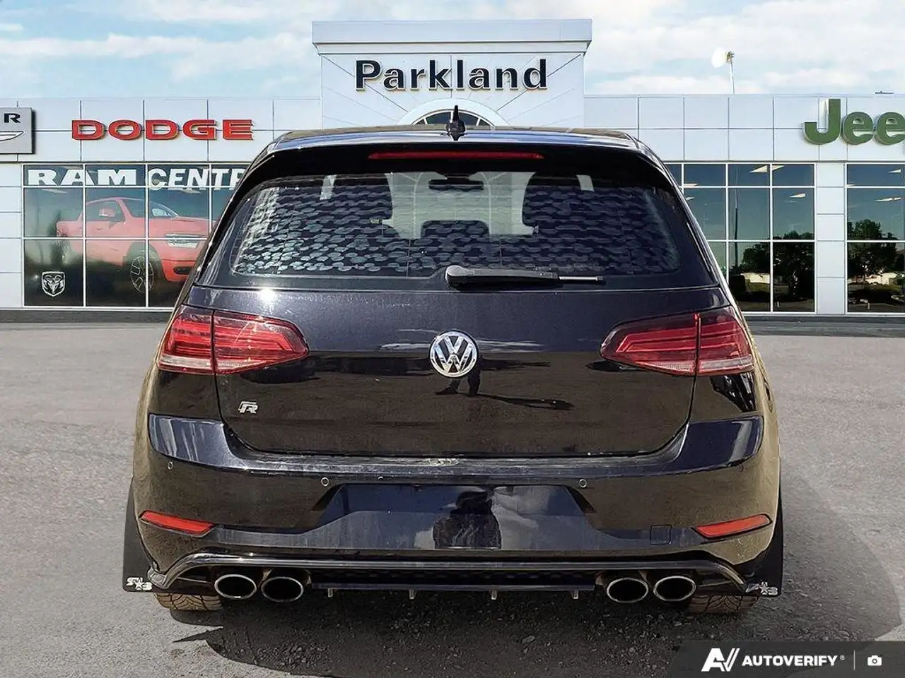 Volkswagen Golf R снимка Volkswagen Golf R