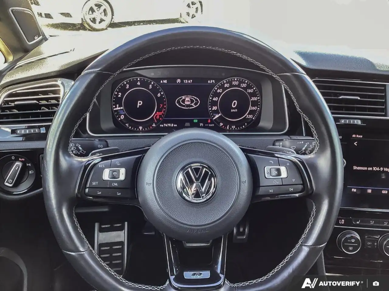 Volkswagen Golf R снимка Volkswagen Golf R
