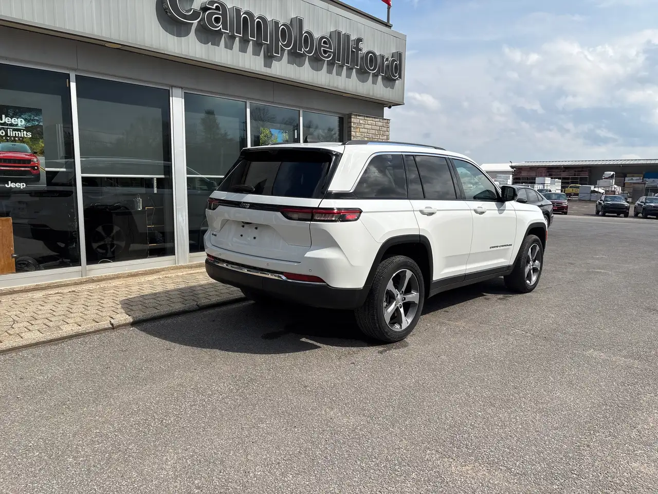 Jeep Grand Cherokee снимка Jeep Grand Cherokee
