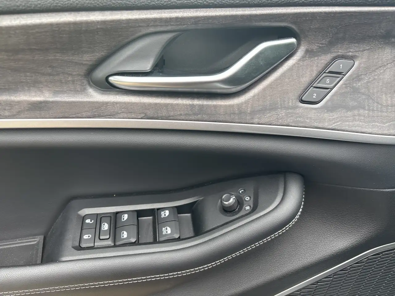 Jeep Grand Cherokee снимка Jeep Grand Cherokee