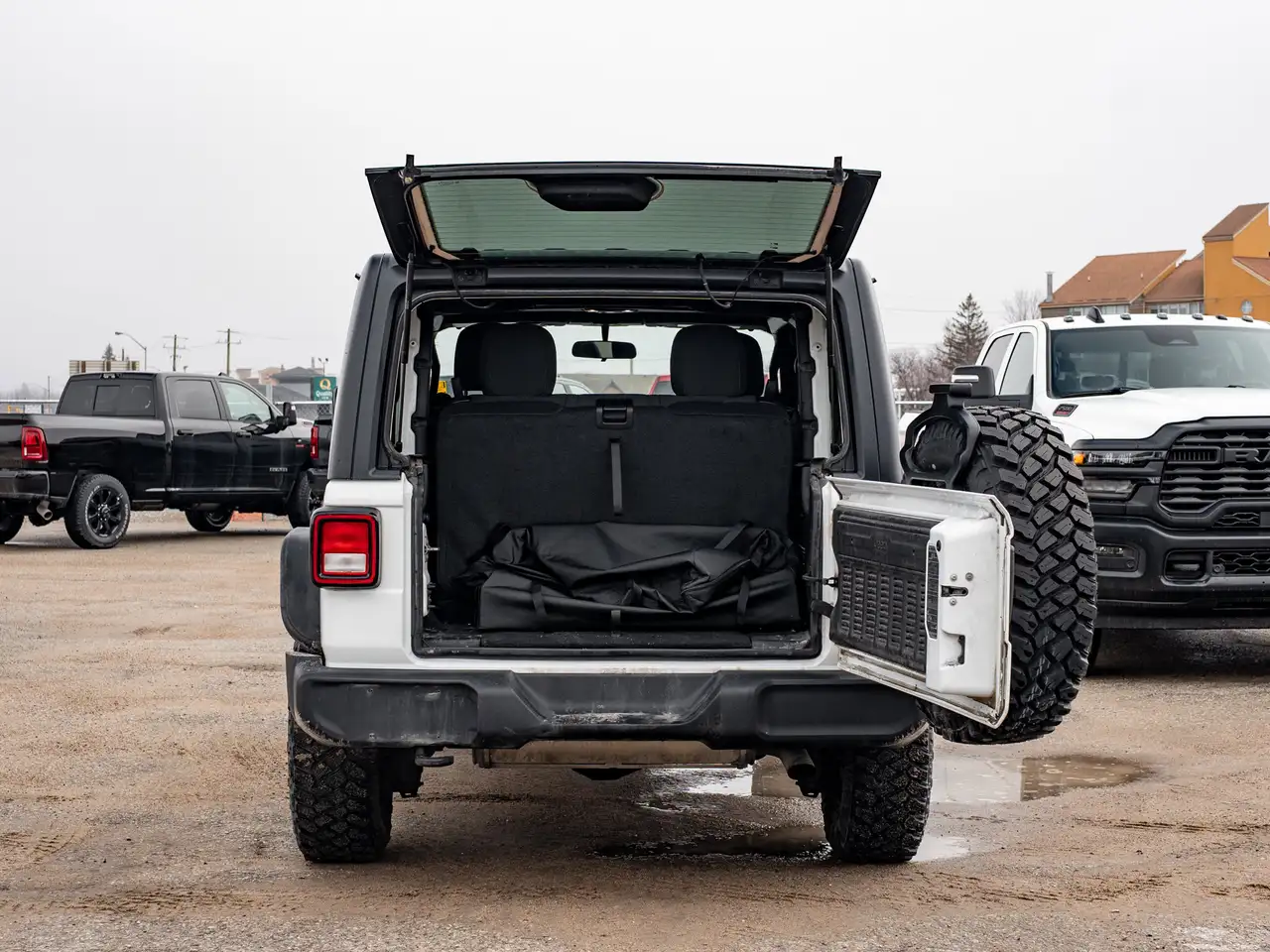 Jeep Wrangler photo Jeep Wrangler