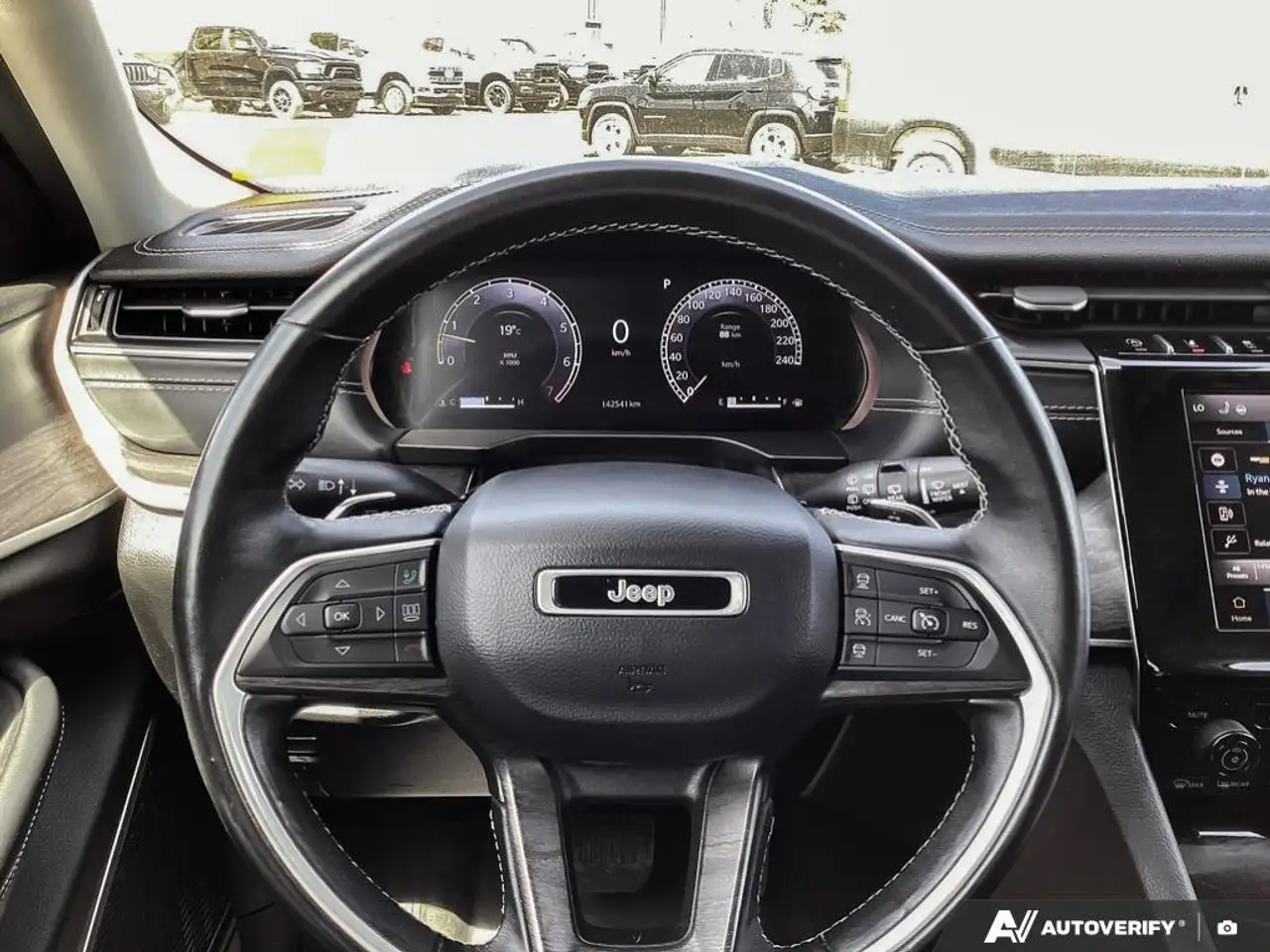 Jeep Grand Cherokee снимка Jeep Grand Cherokee