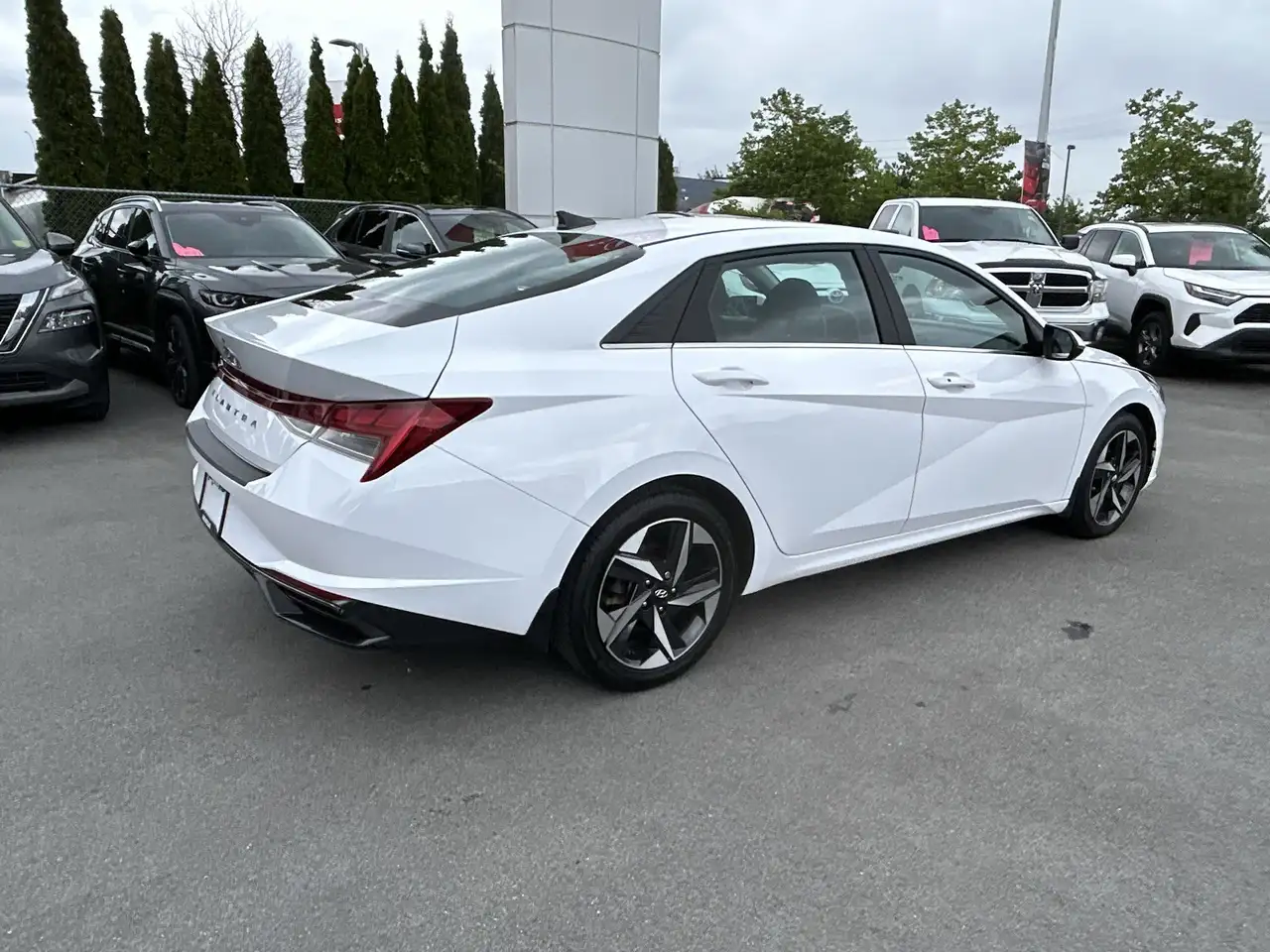 Hyundai ELANTRA снимка Hyundai ELANTRA