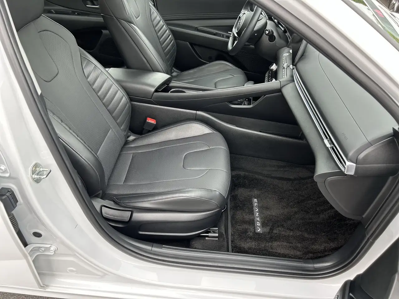 Hyundai ELANTRA снимка Hyundai ELANTRA